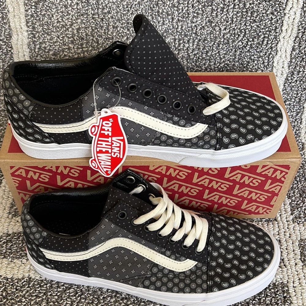 Vans WMNS Old Skool Tie Print Patchwork Black/True White Sneakers - Picture 3 of 16
